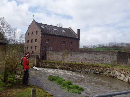 Deze watermolen op de Jeker stond onlangs te koop.