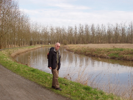 Nog een stuk langs dit kanaal.